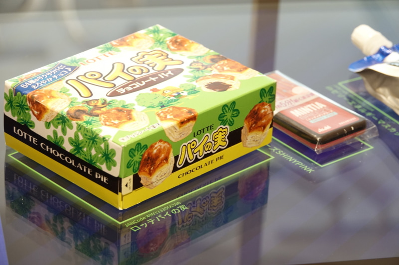 カメラで商品を認識し、金額が表示される。ディスプレイの上で商品を動かしても正確に認識され続けた