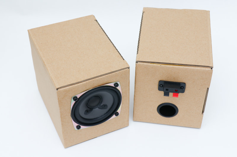 ダンボールのスピーカーキット「だんすぴkit」を組んだところ