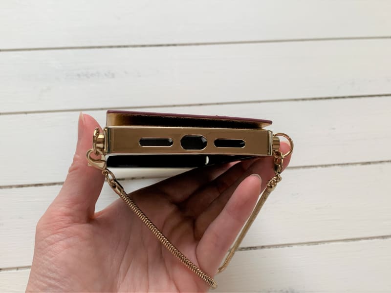 取り外し可能なストラップは底面につける