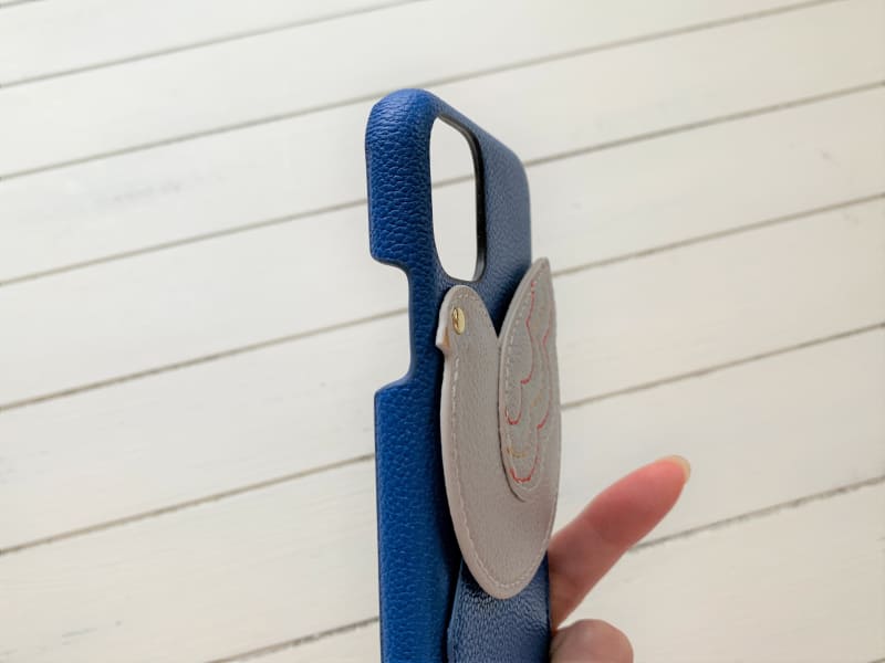 鳩のモチーフは邪魔にならない厚さ