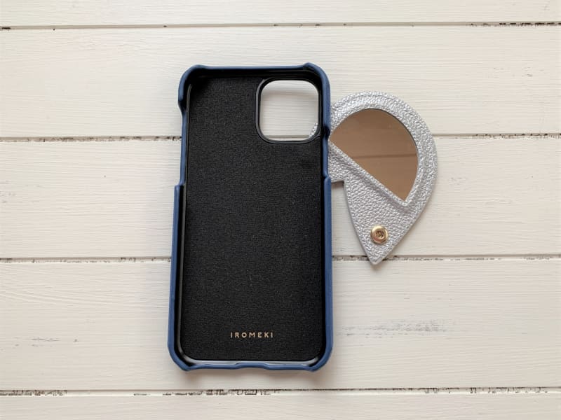 ミラーは大きく回転させて使う