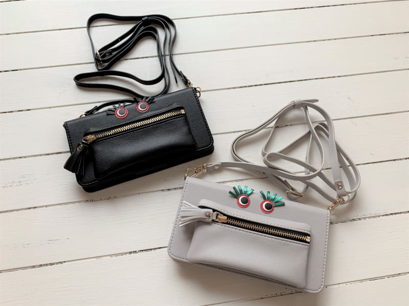 カラバリは「gray」と「black」