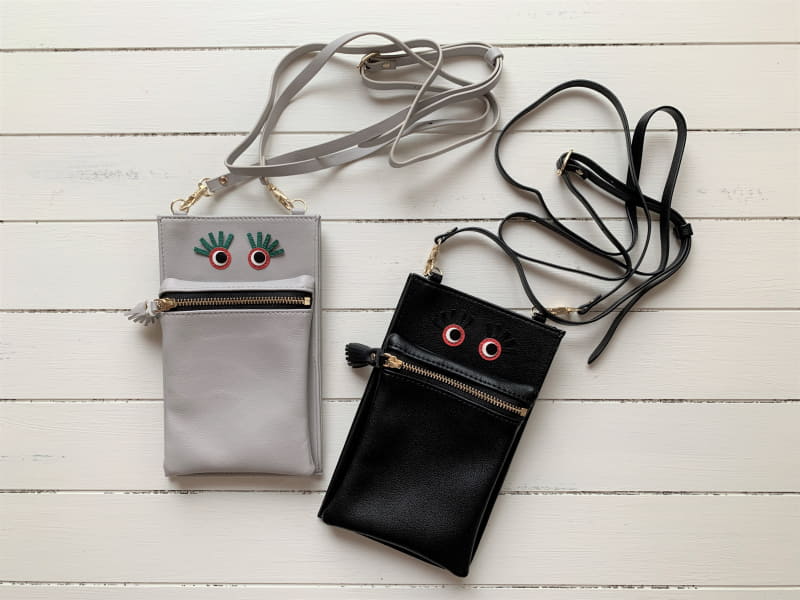 カラバリは「gray」と「black」