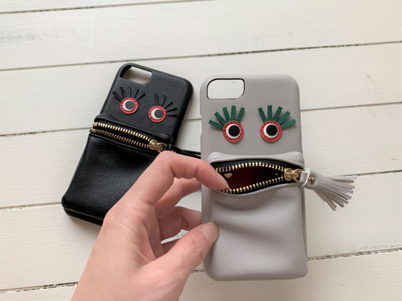 follow you caseのポケット。小銭入れになる