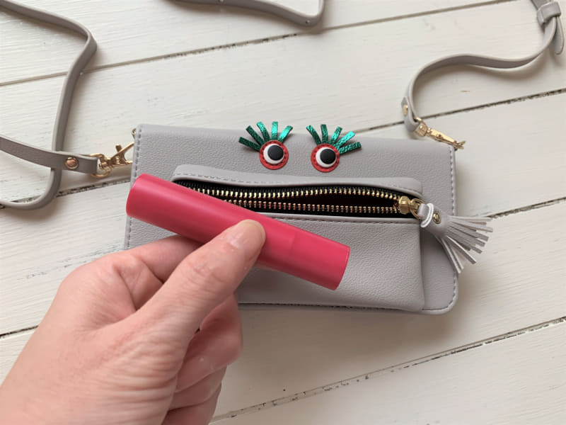 follow you flip caseのポケットには口紅もはいる