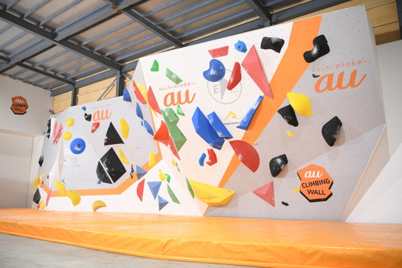 au CLIMBING WALL