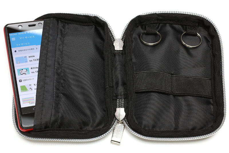 この位置にRakuten Miniがちょうど入る!!!　なんと好都合な!!!