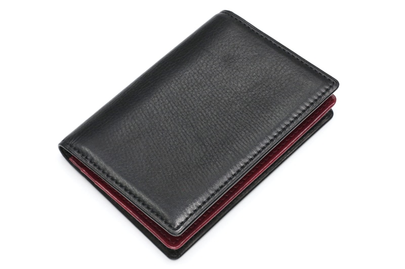 モルフォ「CYPRIS」ブランドのカードケース。5年くらい前に百貨店で購入。現在は廃番品っぽい。百貨店界隈で息の長いブランドだそうなので、もしかしたら後継製品があるかもしれない。