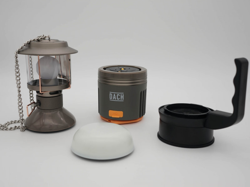 上部のアタッチメントはランタンを含めて3種類。ランタン以外はバッテリー側についているLEDチップを利用する