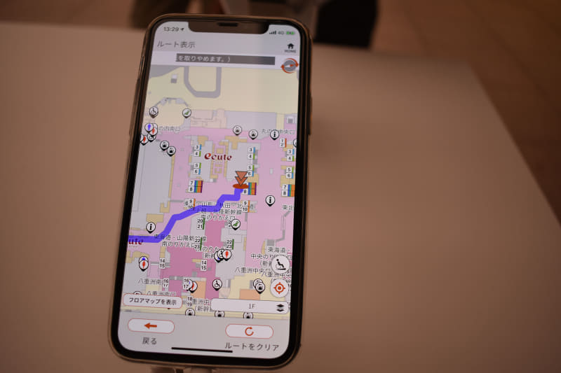 「↑」をタップすると、上のフロアのマップに移動する
