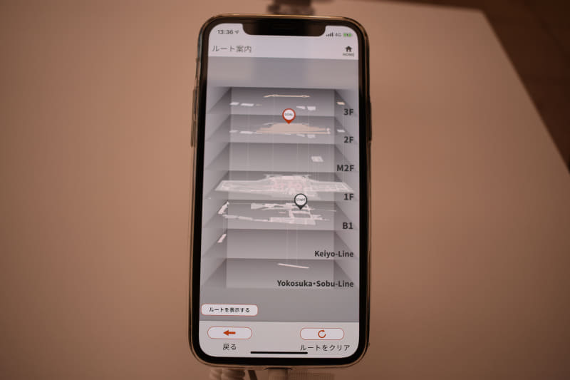山手線ホームまでのルートを検索。通常ルートはエスカレーターなどを利用するため、2フロアにまたがって移動する