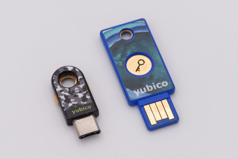 さすがに公式アクセサリーなので表も裏もぴったりフィット