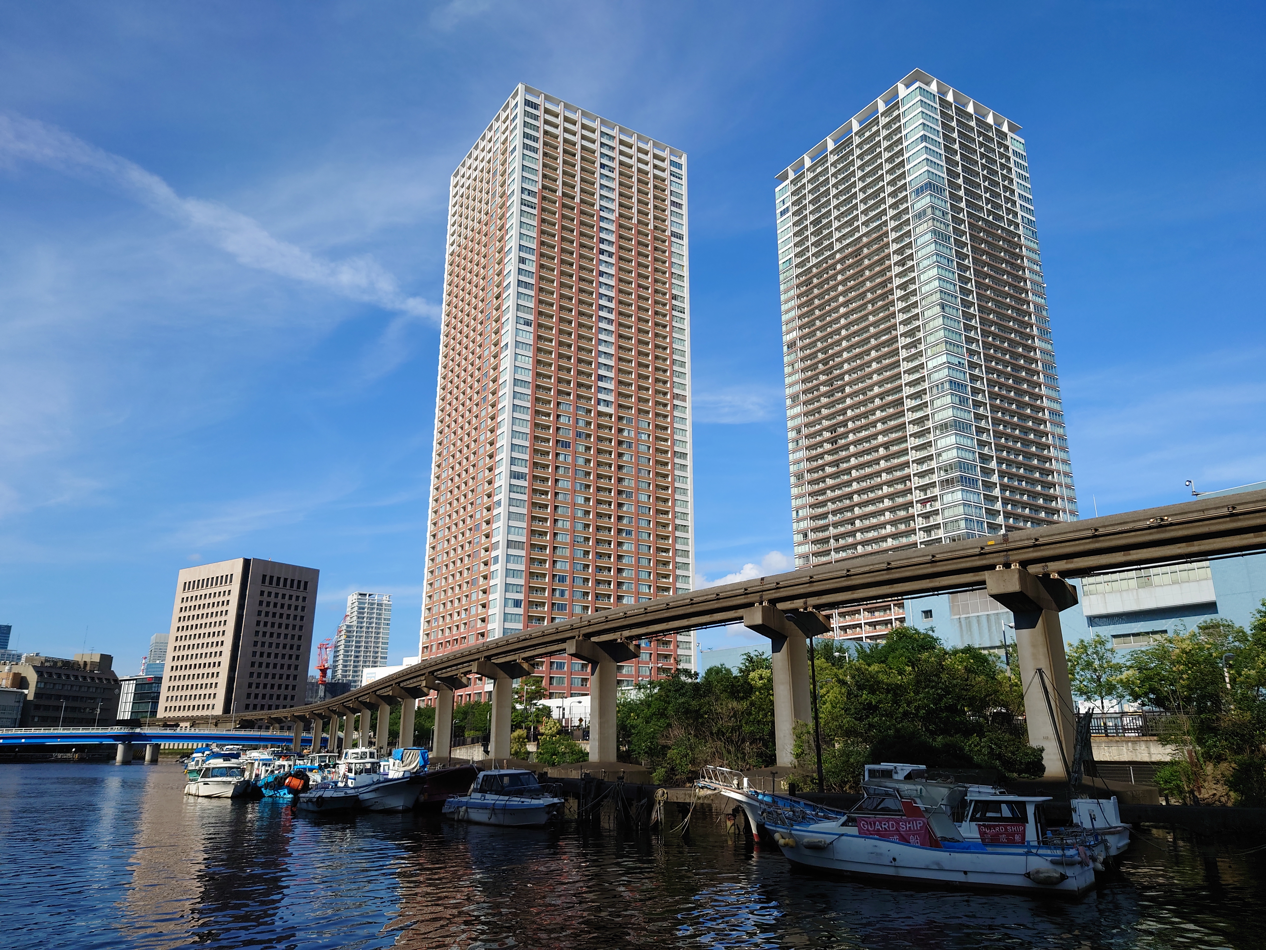 1220万画素のカメラはどれもメリハリとヌケ感があり好ましい写りをする。標準アプリの「カメラ」もイージーでいいが、デジタル一眼ライクな写りをする「Photography Pro」で、自分なりの写真を追い求めるのもいいだろう
