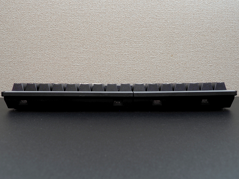 背面のポートは全てUSB Type-Cで統一