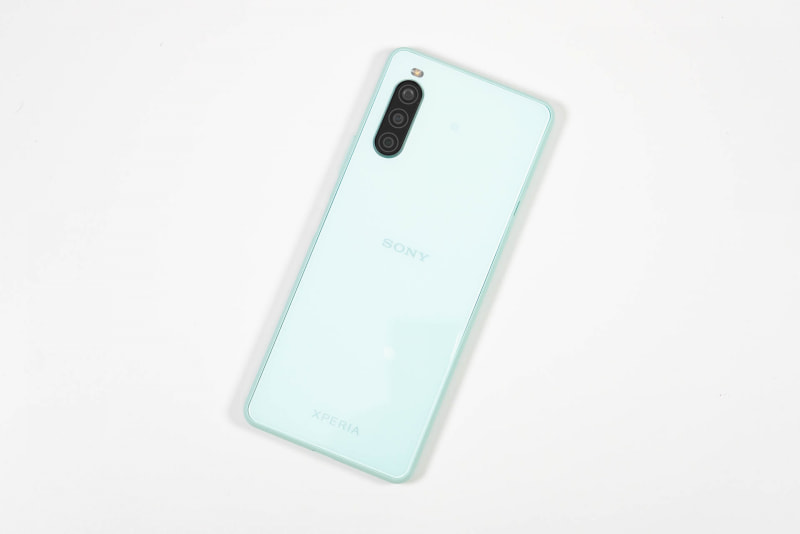 Xperia 10 II。爽やかなミントカラーは目を引く