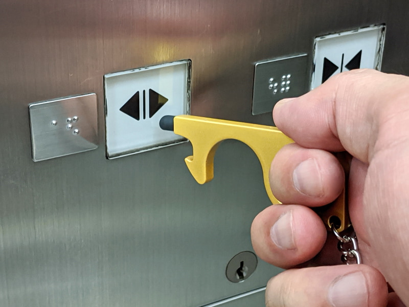 もちろん物理的に押すタイプのボタンにも使える。ゴムキャップ内側は空間なので若干へこむ