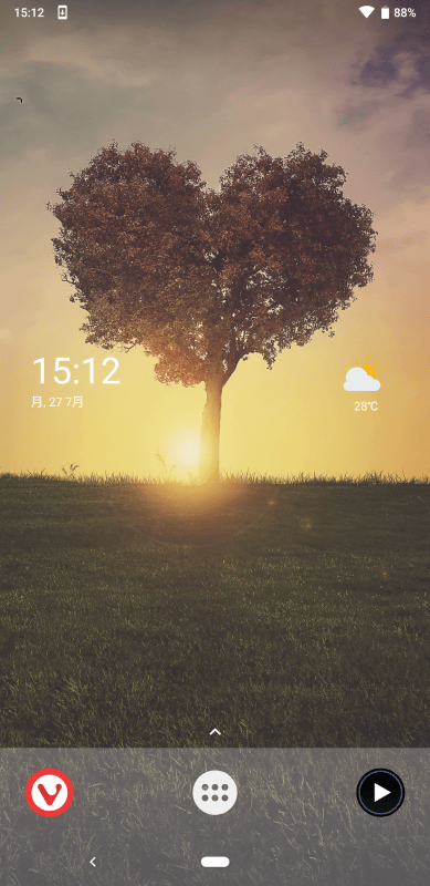 左＝Android 9 右＝Android 10にアップデート、3ボタン式にしたところ