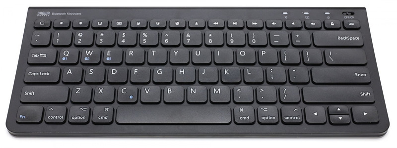 400-SKB065EはUSB充電式（microUSB）のBluetoothキーボード。2時間の充電で56時間使用可能だ。英語配列の82キーで、キーピッチは18mm、キーストロークは約1.9mm。サイズは、幅288.2×奥行き127.4×高さ14.42mmで、質量は約270g。BluetoothはBluetooth 3.0 Class2に対応。
