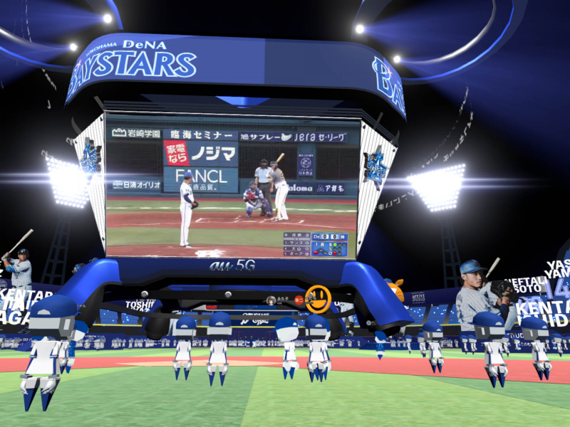 中央スクリーンの映像。近づくとデカくて迫力があるが、位置が高いのでVRヘッドセットだと首が疲れがち。見やすい位置に人が集まる