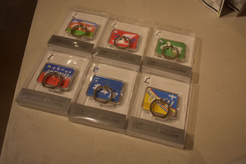 特急・急行列車のヘッドマークや方向幕をデザインしたスマホリング