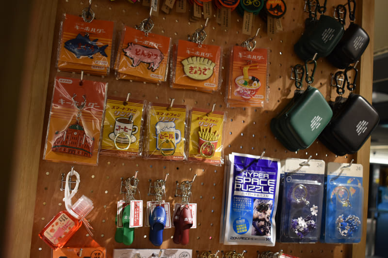 変わり種スマホリングも取り扱う