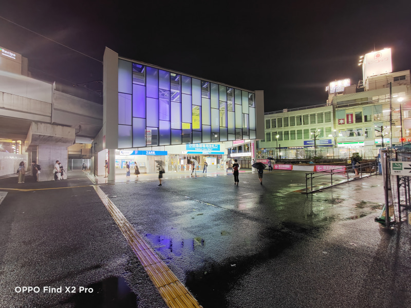 超広角カメラで撮影。やや周囲の光の影響を受けすぎてしまった印象