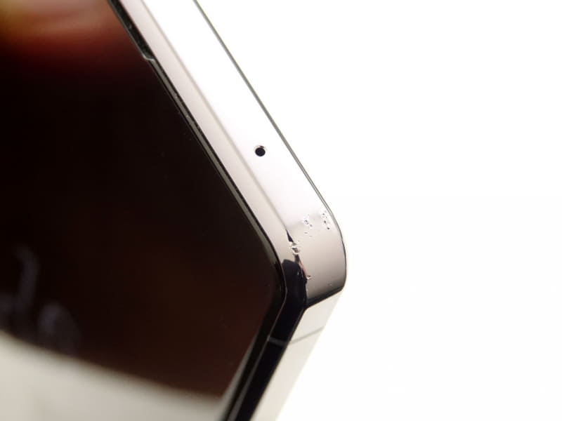 操作中の落下はほぼなくなったが、別の理由で端末には小傷が……