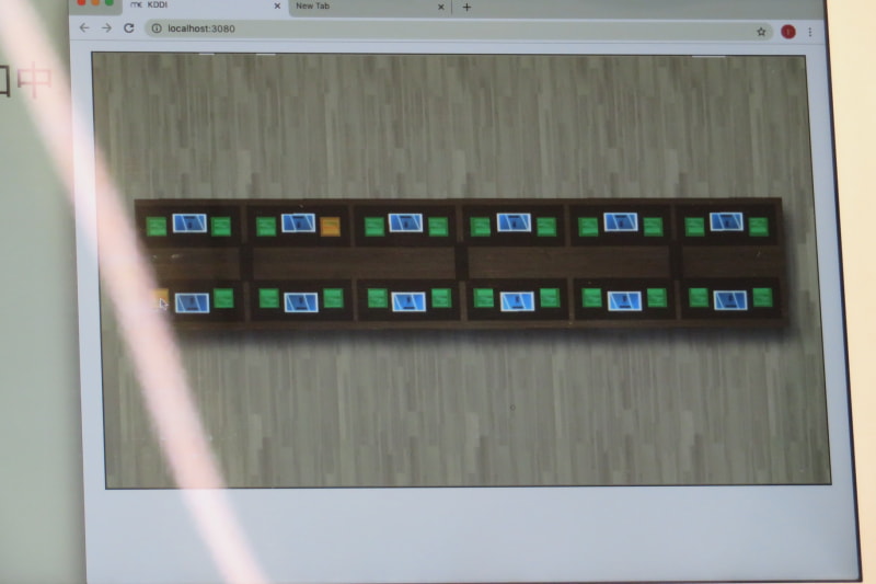展示機はカメラで監視されており、誰かが触れた端末は画像のように黄色で表示される