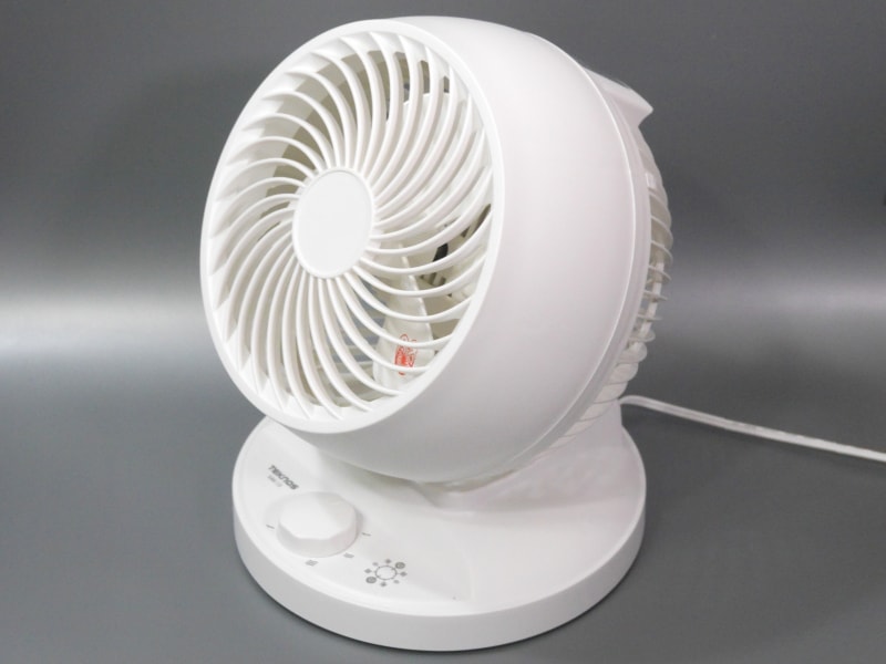 15cm3枚羽根のメカ式サーキュレーターで、中以上の風量はかなりのものだ
