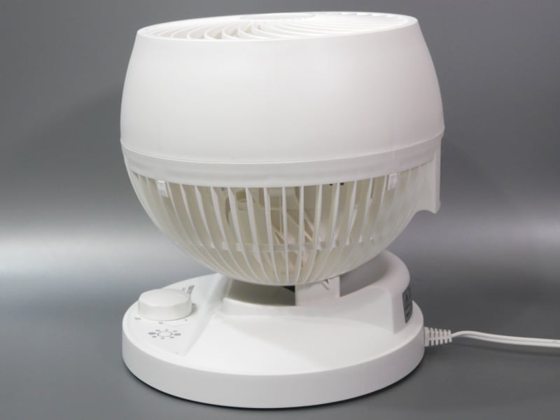 横から見たところ。真上に向けることもできる