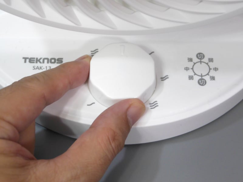 電源スイッチはロータリー方式で、コンセントを抜き差ししても同じ風量で運転が再開されるので、スマートプラグと組み合わせての運用に向いている