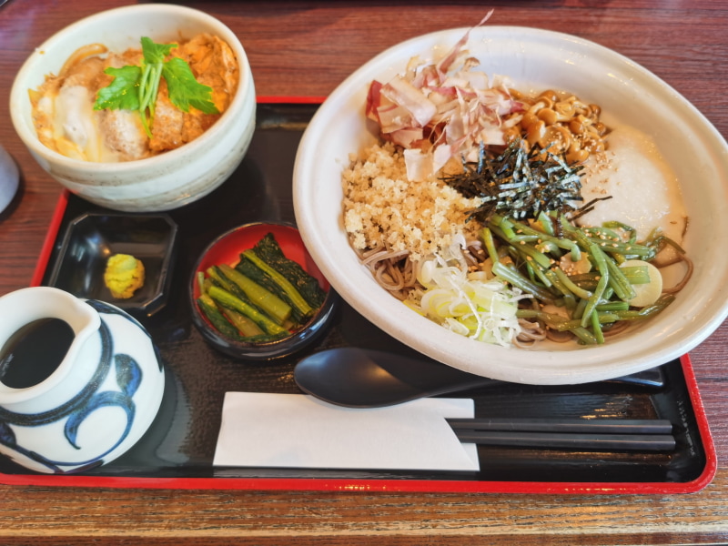 こちらも甲乙付けがたい感じ。Mate 30 Proの方が明るく撮れましたが、色は個人的にXperiaが好み。このお店は比較的明るい店内でしたが、暗い場所はMate 30 Proの方がいいかもしれません。