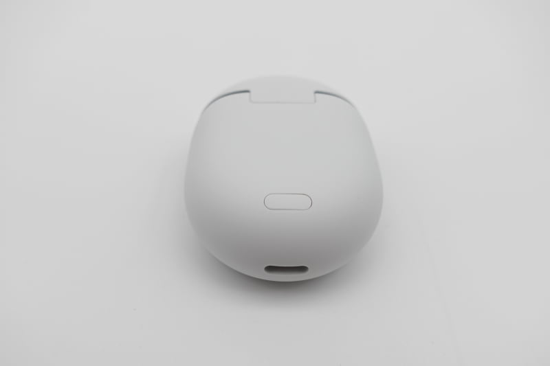 本体背面にペアリング用のボタン