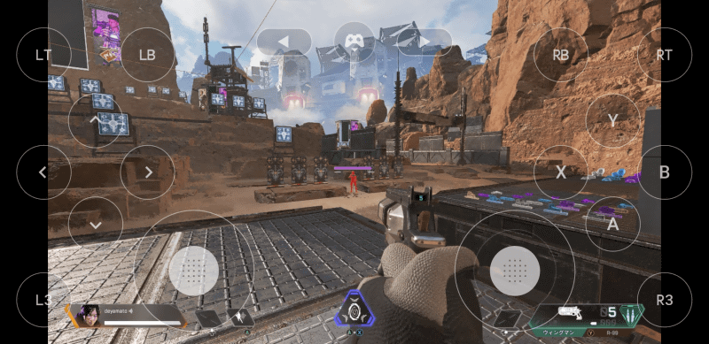 推奨のコントローラーがなくても画面中には、ソフトコントローラーが表示されるのでそれでプレイもできます。こんなふうに