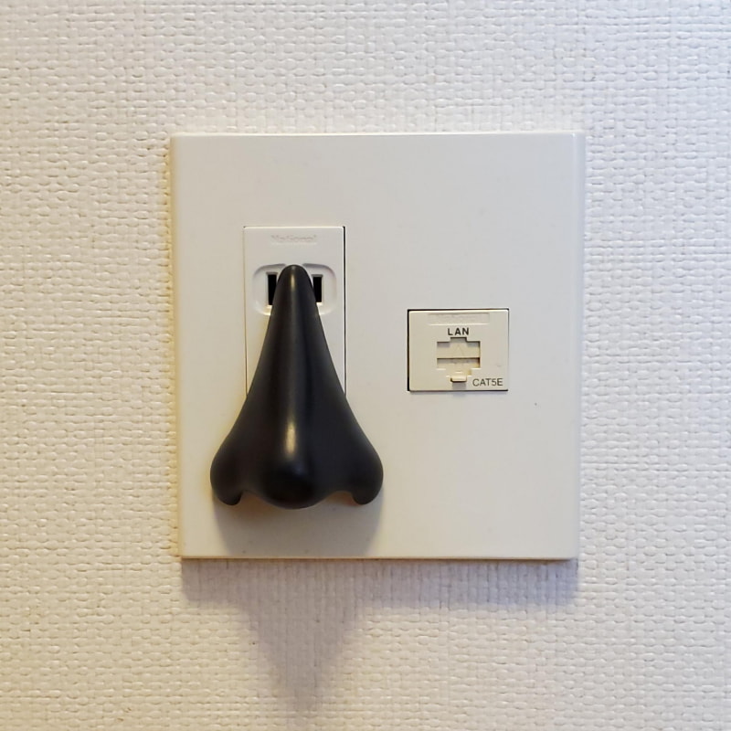 2個口コンセントのいずれを1個だけ使っても確実にもう一方も塞ぐ出来の良さ