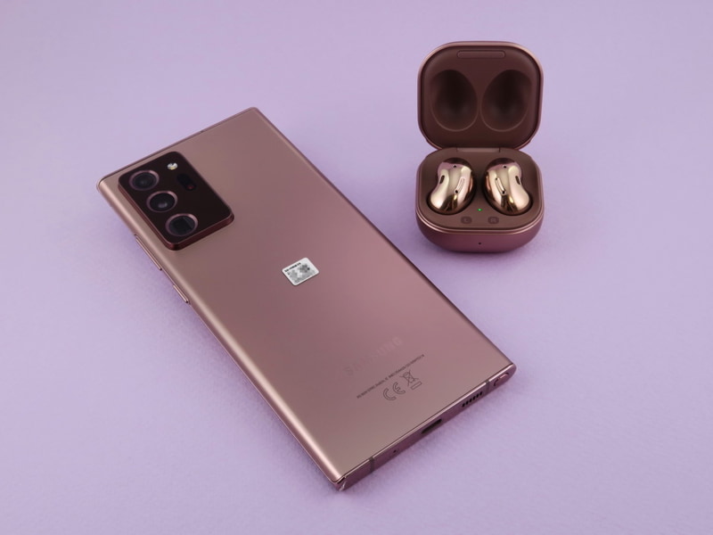 今回試用したGalaxy Note20 Ultraは「Mystic Bronze」だったが、完全ワイヤレスイヤホンの最新モデル「Galaxy Buds Live」も同じカラーが発売中。今後、サムスンではこのカラーをテーマカラーとして展開していくという