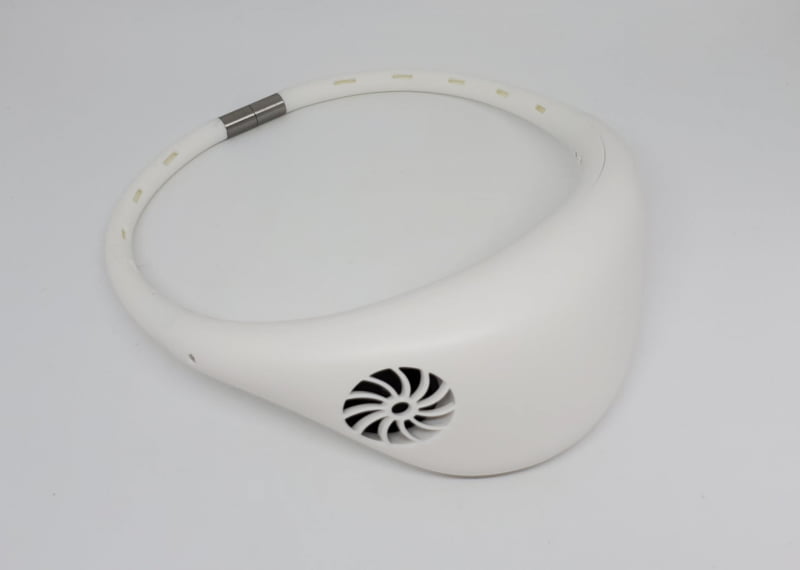 2個あるうちの外側にある空気の吸入口