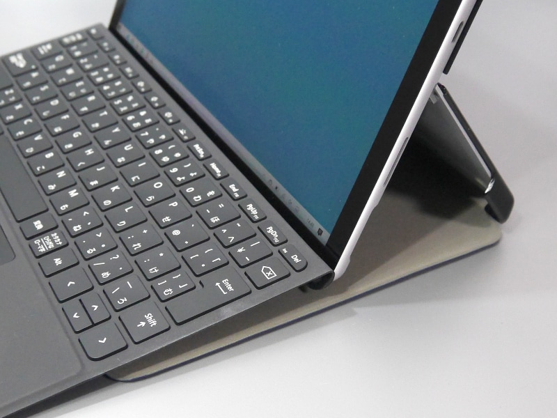 このように底面にプレートが重なる形になる