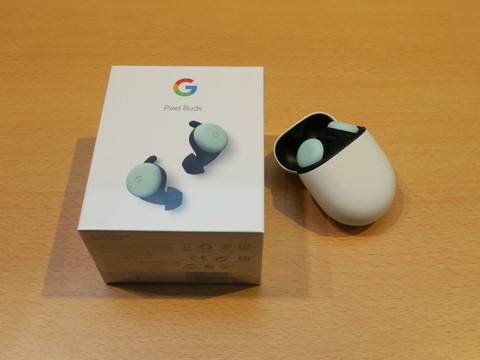 Google Storeでは一時期、「10月出荷」と表示され、「あー、買い逃したかも……」と思っていた「Pixel Buds」の「Quite Mint」は、au Online Shopに在庫があり、すぐに購入できた。意外に穴場？
