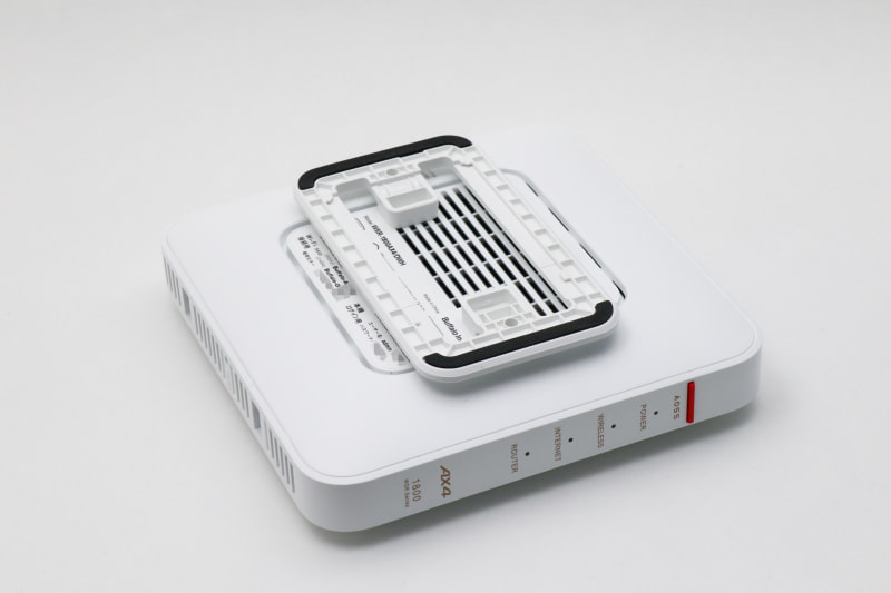 スタンドを付け替えることで縦置き、横置きが変わる