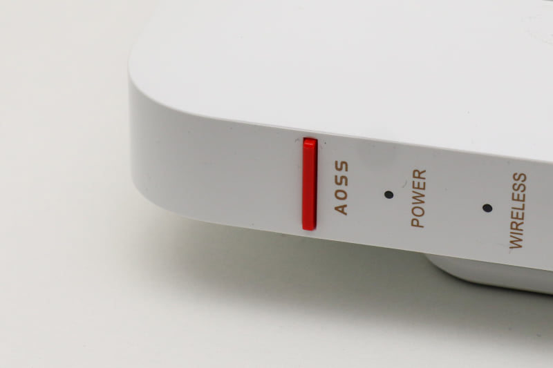 バッファロー独自のAOSSボタンも装備