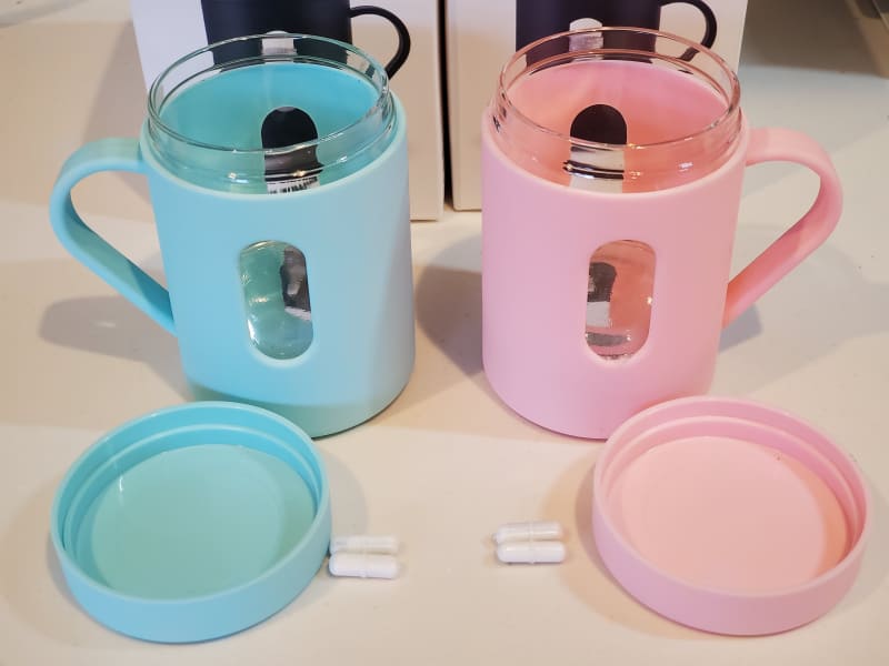 マグカップ本体、カップ蓋、ローター（予備も含めて2個）という構成