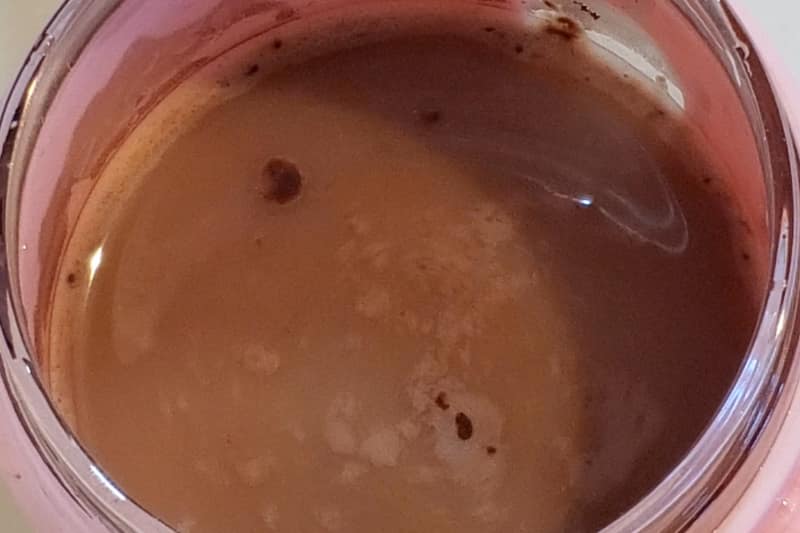 粉体がローターの初動を妨げてしまったようで、うんともすんとも言わないカップの中身