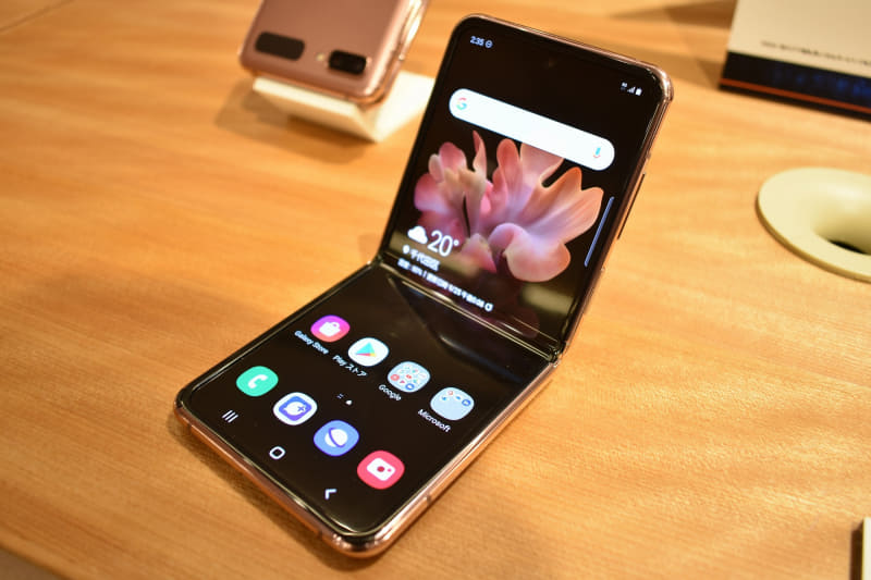 曲げた状態でも利用できる