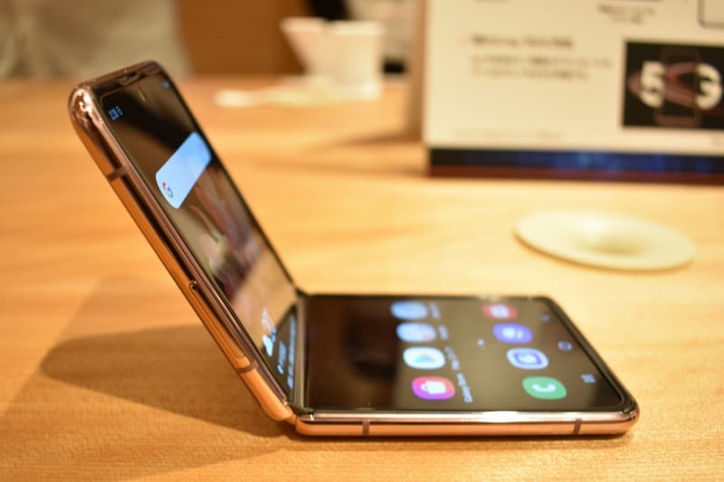 曲げた状態でも利用できる