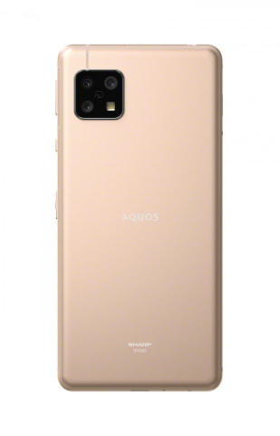 auから「AQUOS sense5G」、5G対応の3眼カメラ - ケータイ Watch
