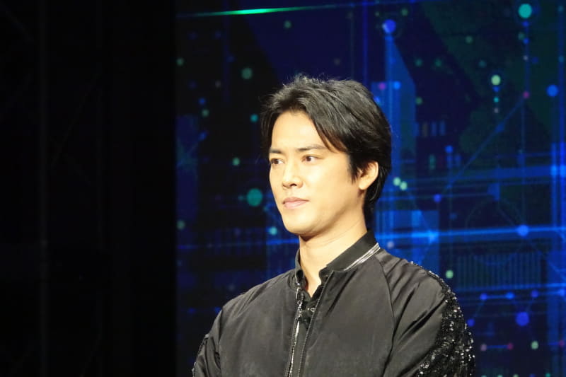 左から桐谷健太、松田翔太、池田エライザ