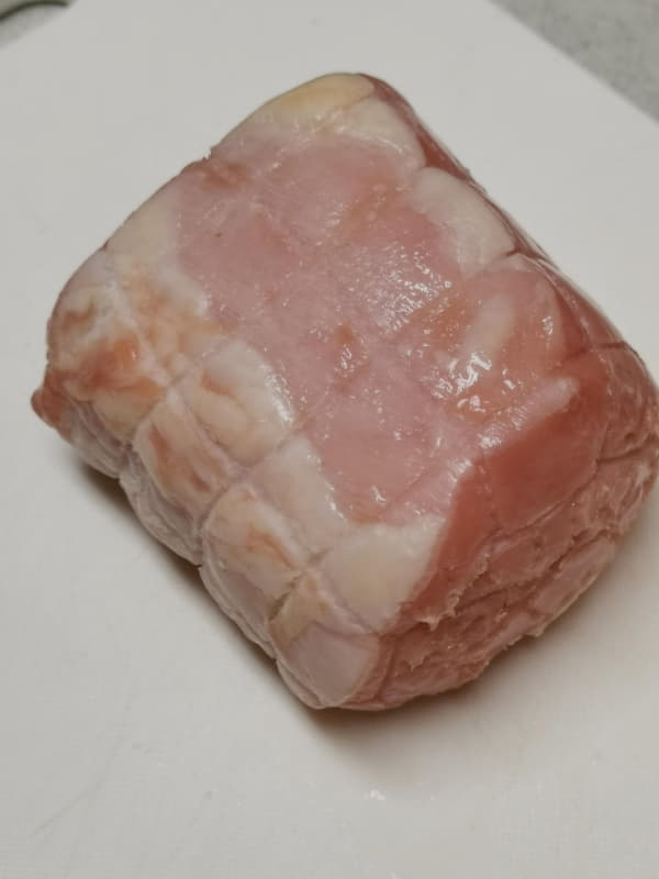 まずはお中元に頂いたハムのブロックを切ってみた