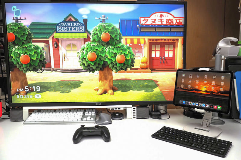 3関節式のZenCT「タブレットスタンド」を使って設置した様子。iPad画面位置の高さ調節の自由度が高い