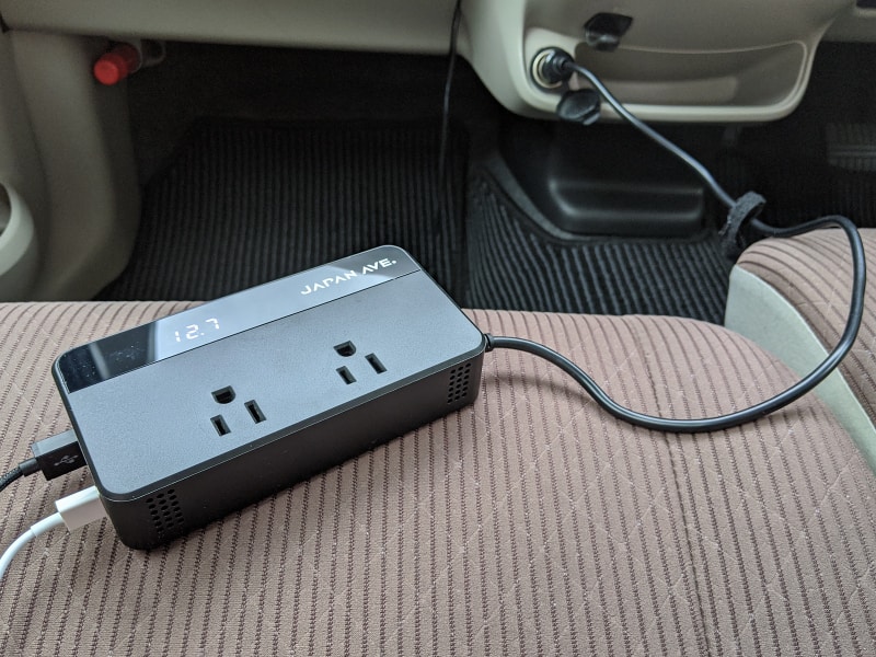 実際に車内で使用しているところ。ファン音の関係もあり、必要な時だけスイッチを入れて使うスタイルになる